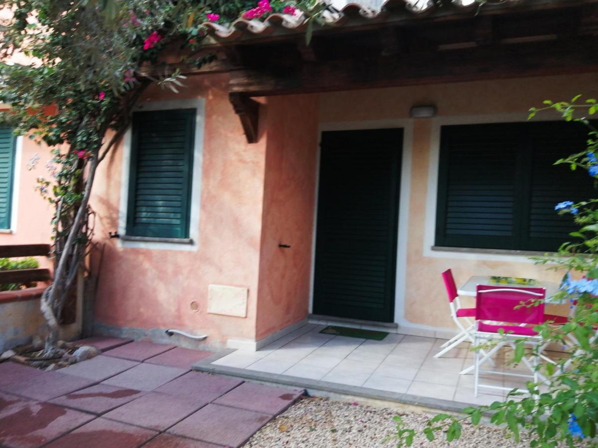 Vila La Casa Nel Borgo Chia Exteriér fotografie