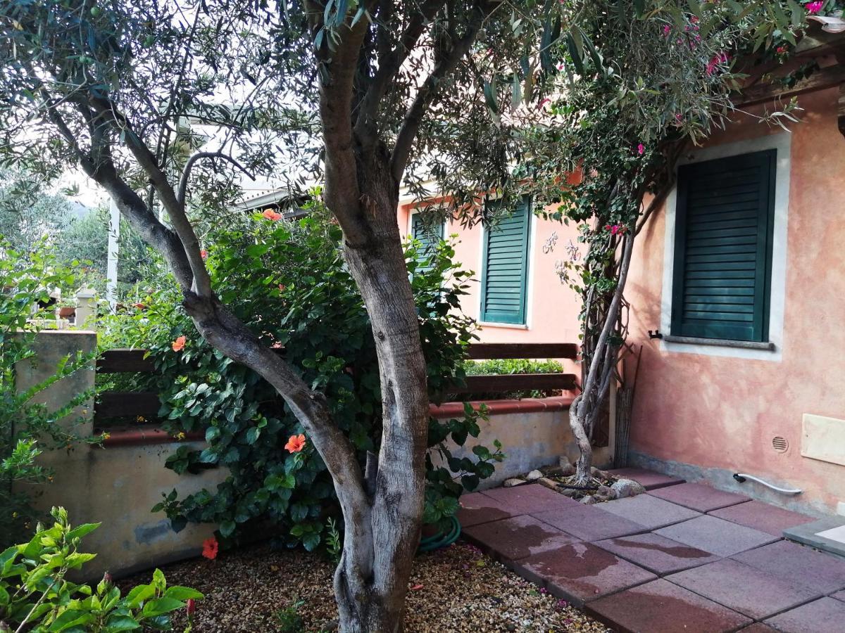 Vila La Casa Nel Borgo Chia Exteriér fotografie